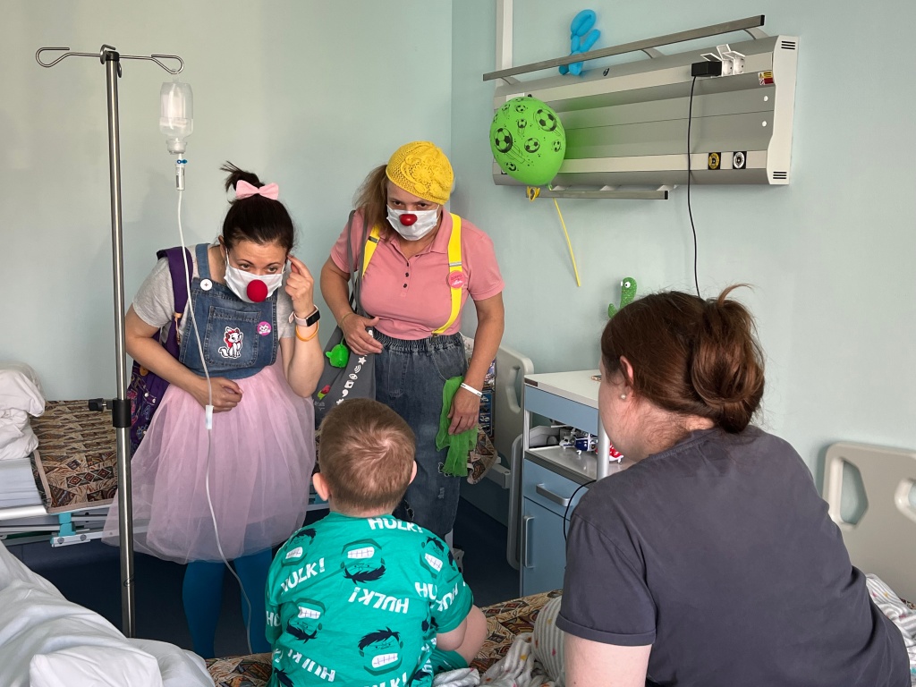 КЛОУНСКИЙ ПАТРУЛЬ - В ПАЛАТЕ.jpg