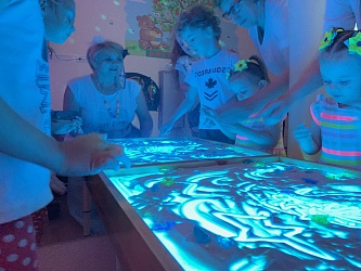 Ко дню защиты детей в ДСМР были проведены групповые интегрированные психолого-логопедические занятия с учетом возраста и уровня развития каждого ребенка.