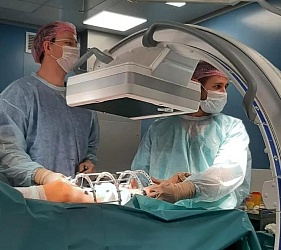 Упал с самоката – операция с установкой титановых пластин с винтами…