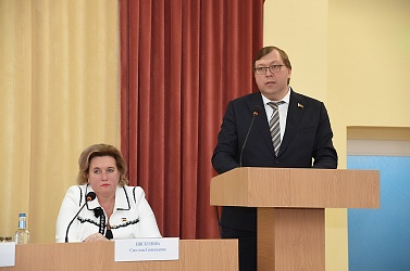 В ГБУ РО «ОДКБ» родителям рассказали о мерах социальной поддержки семьи 