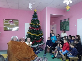 Молодежный театр пришел в гости к маленьким пациентам