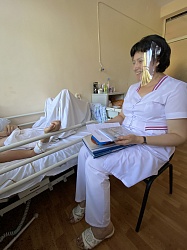 О том, как в ОДКБ детей после черепно-мозговых травм и нескольких дней комы заново учат глотать, моргать, говорить... Месяц реабилитации – и всё почти как до болезни! 