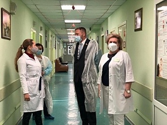 О ДРУЗЬЯХ БОЛЬНИЦЫ: депутат донского парламента Сергей Замиховский привез новогодние подарки маленьким пациентам ГБУ РО «ОДКБ».