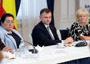 Юрий Слюсарь поблагодарил медиков «Поезда здоровья». Среди них – доктора ГБУ РО «ОДКБ»