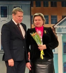 Светлана Геннадьевна, коллектив уважает и ценит Вас, коллектив гордится Вами!