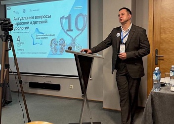 Александр Пирогов выполнил везикоскопическую реимплантацию правого и левого мочеточников в рамках мастер-класса на конференции детских урологов в Тюмени