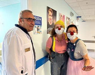 «Клоунский патруль - улыбайся с нами» навестил пациентов «ОДКБ»  