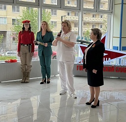 «Победа в каждом сердце»: ростовский лицей №11 им. З.В.Ермольевой открыл выставку в ГБУ РО «ОДКБ» ко Дню Победы 